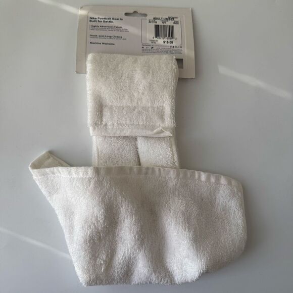 $5/$25 NWT Nike Cotton Blend Football Towel - Picture 2 of 3
